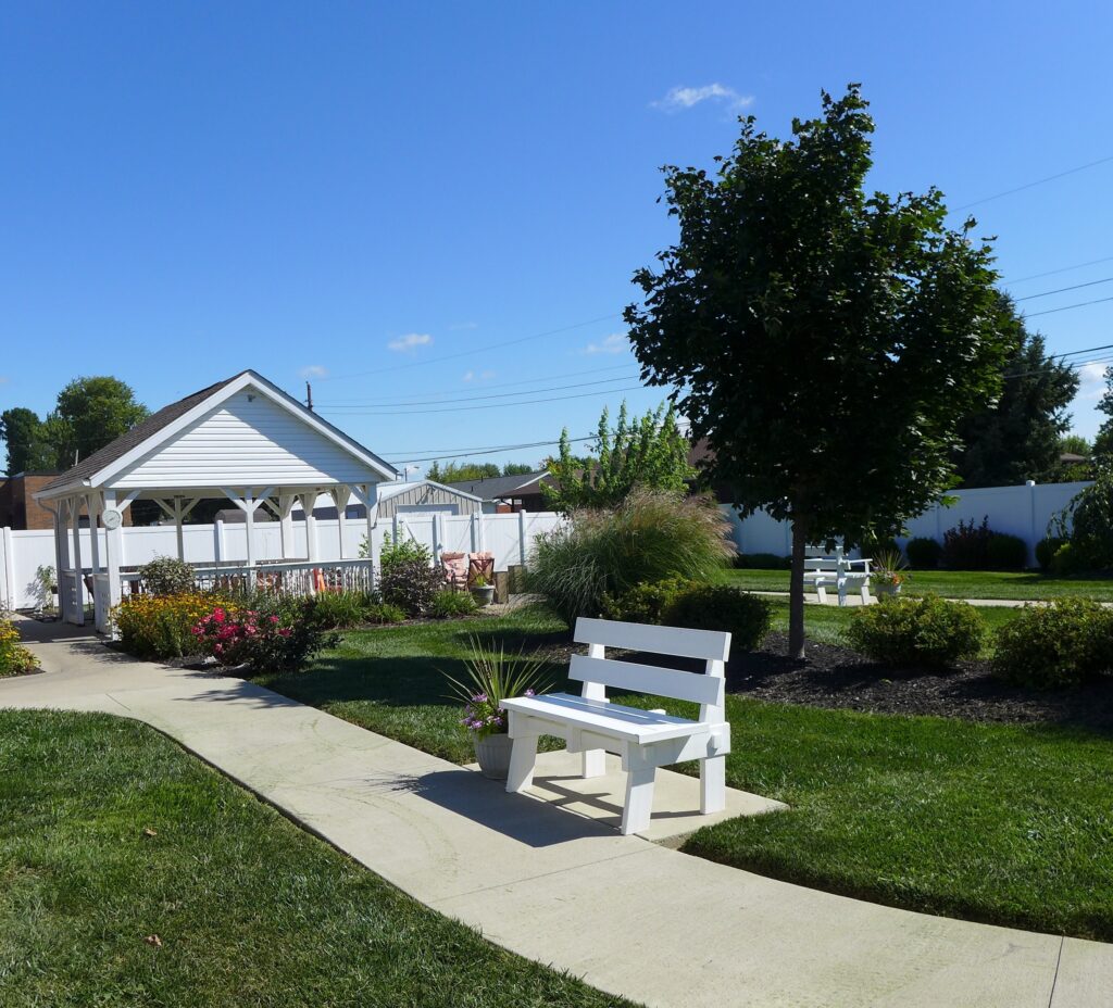 Hickory Creek at Greensburg Outdoor Courtyard