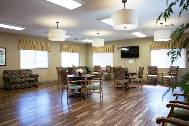 ALM HC Dining3 05.25