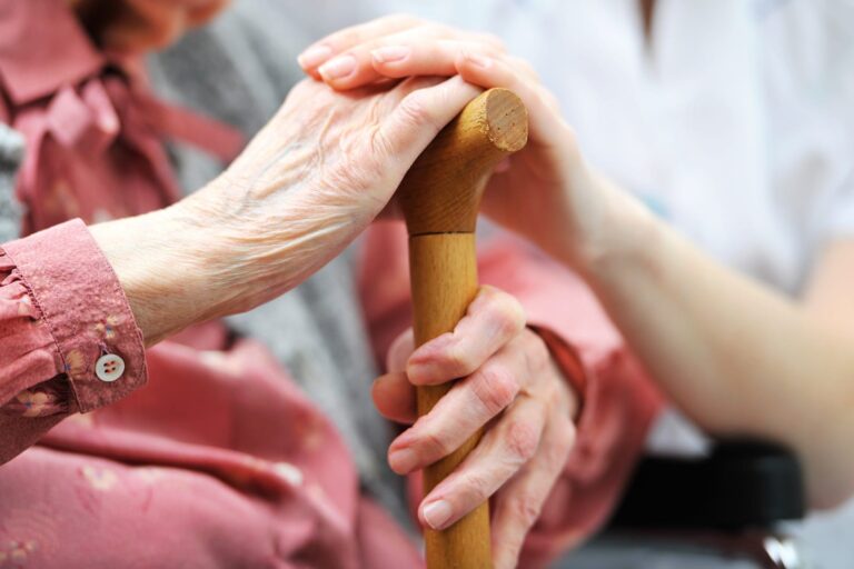 Tips for Dealing with Behavioral Issues in Dementia Sufferers